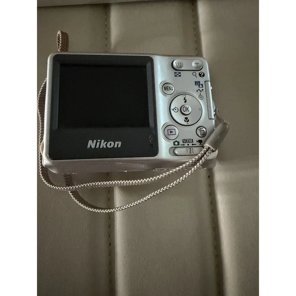 Nikon Coolpix L3 5.1MP Digital Camera Silver 3x Optical Zoom